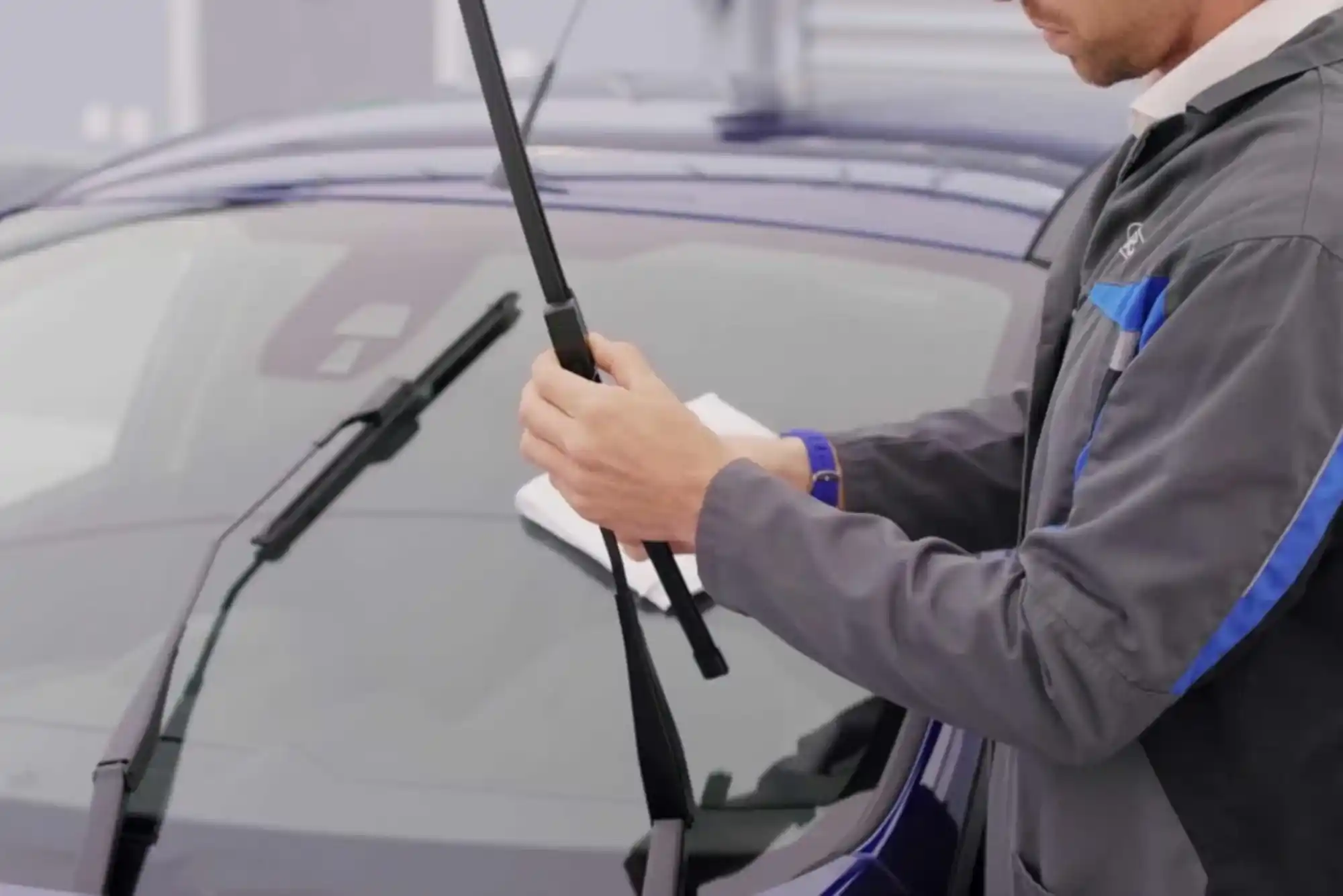 How to Change Car Wiper Blades