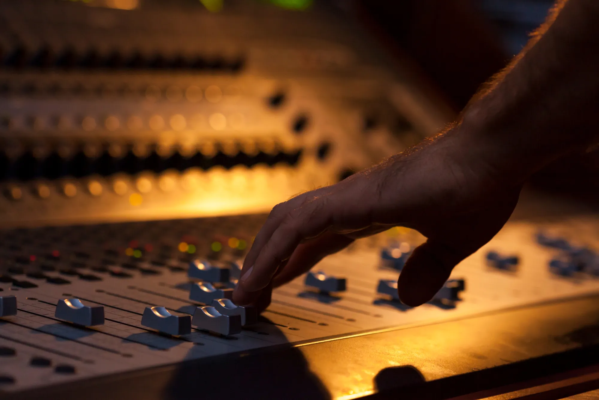 How to Set Up a Live Sound System for Concerts in India