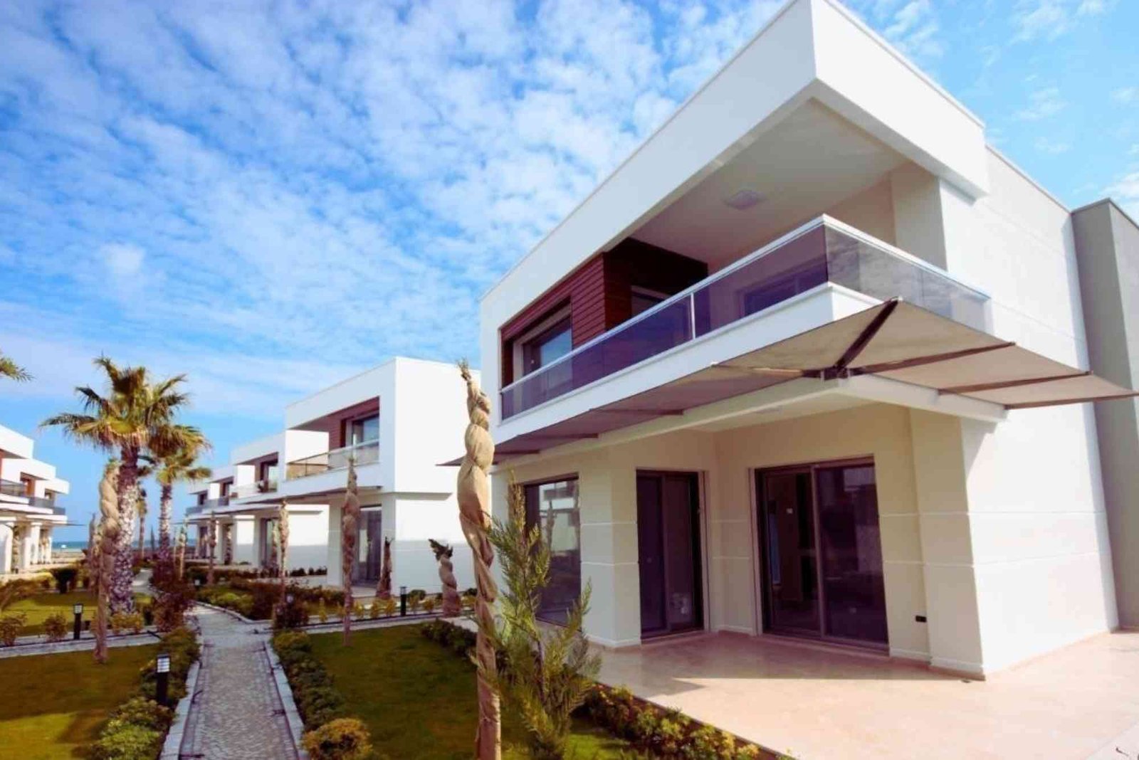 How to Choose Between Apartment and Villa Living